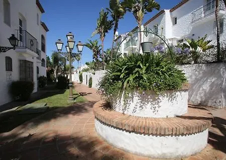 Apartment Charming Garden At Bena Vista *